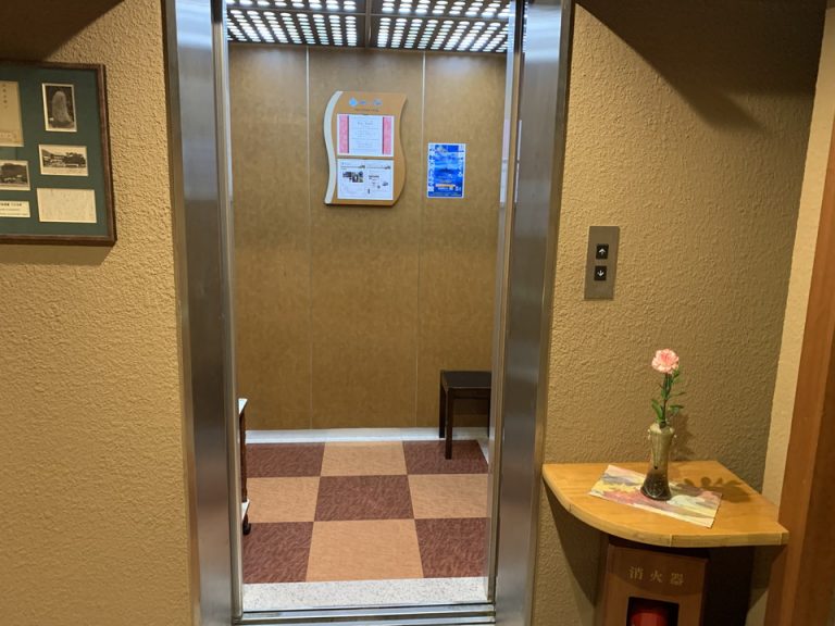 エレベーター 外から