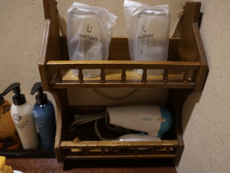 歯磨きグラスとドライヤー