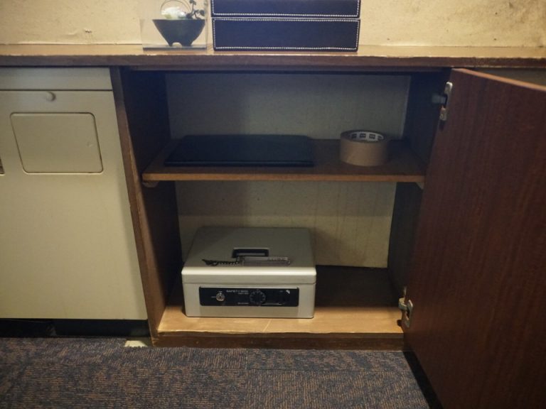 セキュリティボックスは棚の中にあります