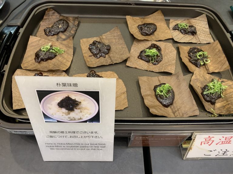 朝食はブュッフェ形式です(スタッフの方が取り分けてくれます)(1)