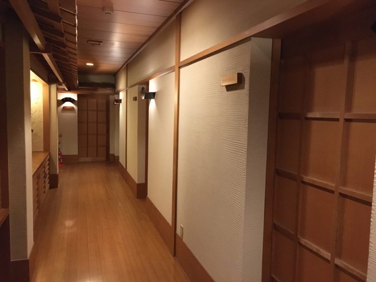 客室入口付近廊下