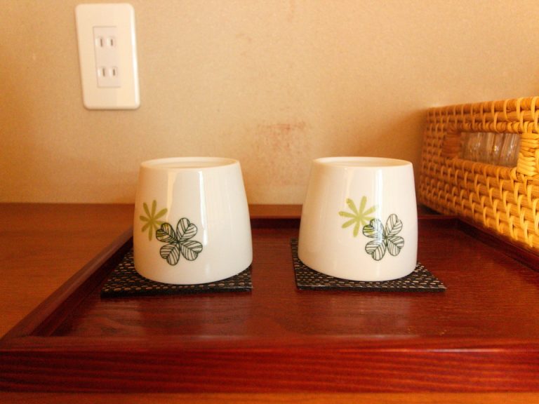 【グラス・カップ】湯のみが置いてあります(1)