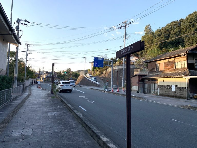 【街の様子】周辺はお店などなく静か