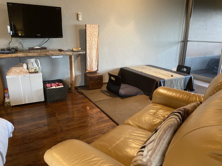 ソファから見たテレビ