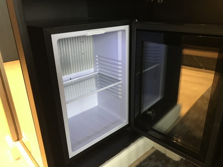 冷蔵庫(開けた状態)冷蔵庫の扉を開けた状態です。