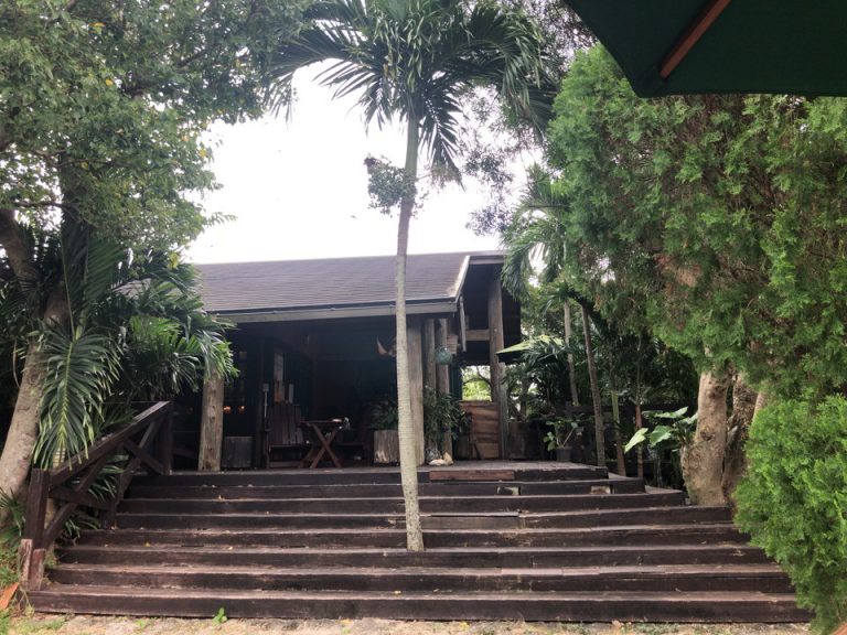 ホテル横カフェ外観