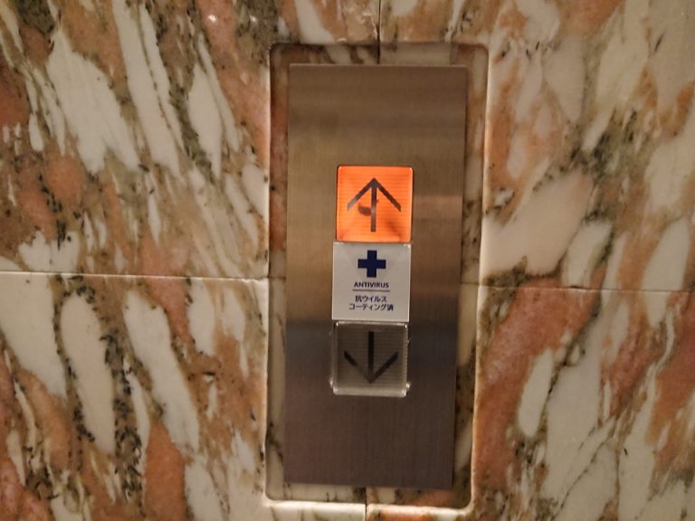 不特定多数の人の手に触れるところは抗ウイルスコーティングが施されています