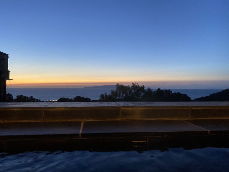 日の出直前の空