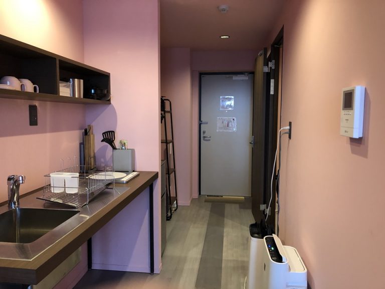 部屋奥から