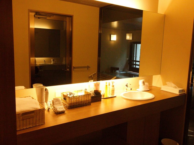 【洗面台全体】お洒落で清潔感のある洗面台(1)