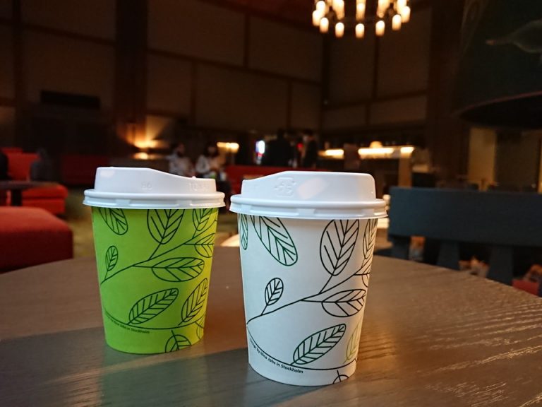 ロビー「森の神話」ではコーヒーやお茶が無料でいただけます