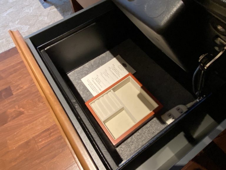 セーフティボックス(開けた状態)