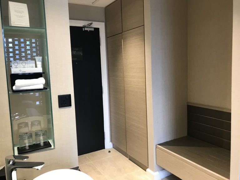 客室内側ドア お部屋の中から客室内側ドアをみたところです。