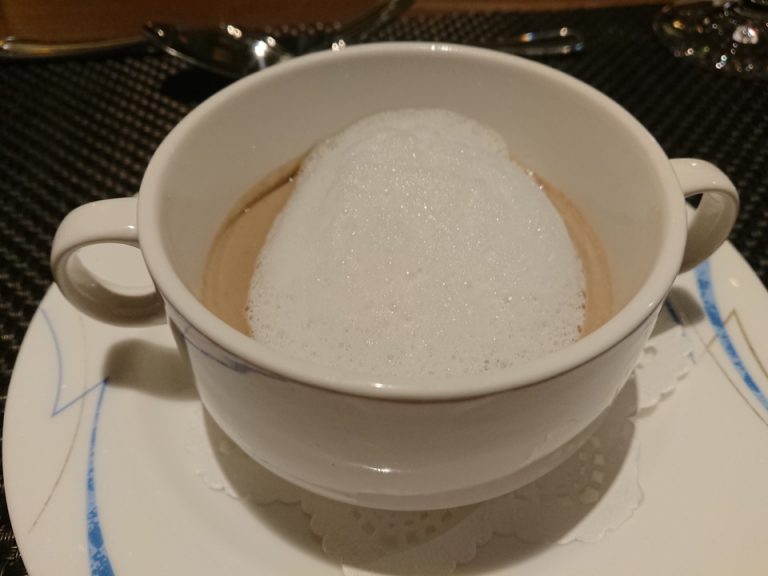 群馬県産茸と嬬恋秋キャベツのブルーテ