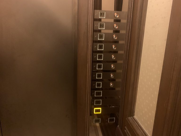 エレベーター階数ボタン