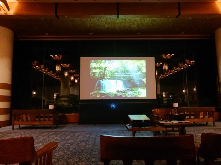 森の学校の様子。奥入瀬渓流の成り立ちや散策の仕方を紹介しています