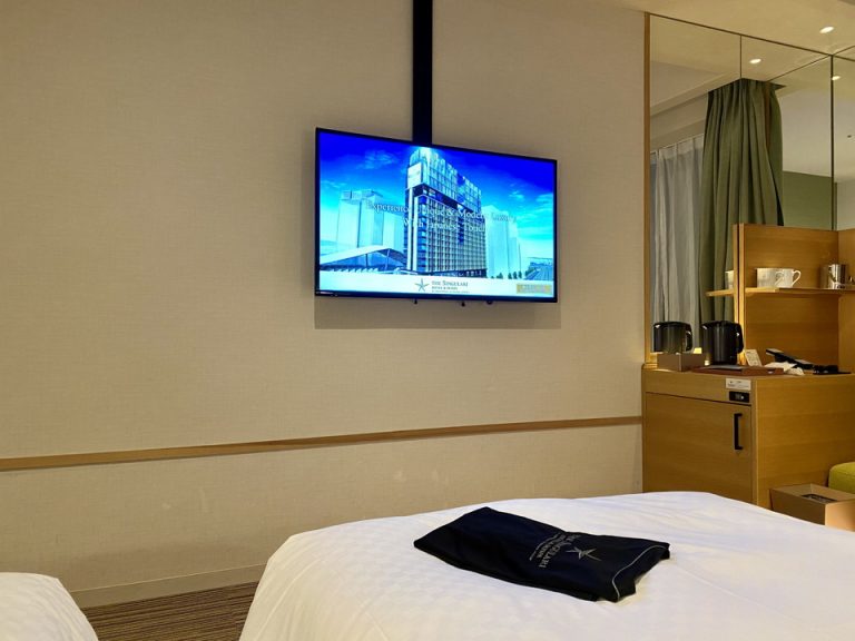 ベッド方向からTV