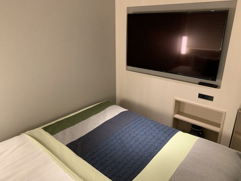 ベッド方向からTV