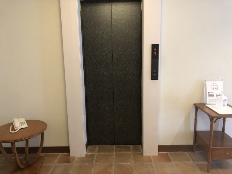 エレベーターホール(客室階)