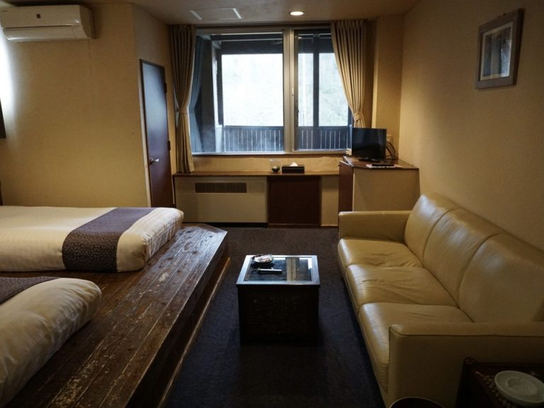 入口から客室全体