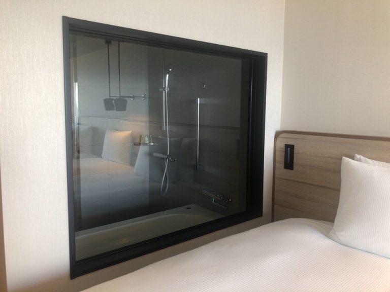 バスルーム(ベッド側から)