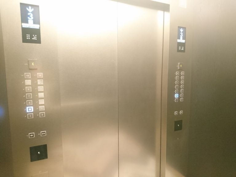 エレベーター内観