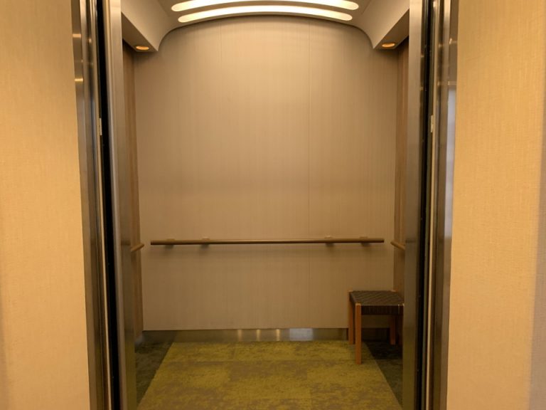 エレベーター内観