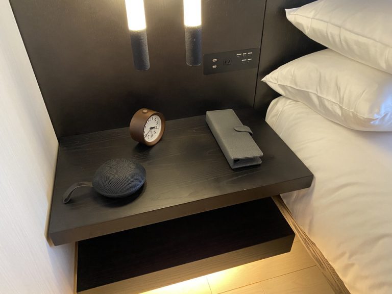 ベッドサイド(手前側)2