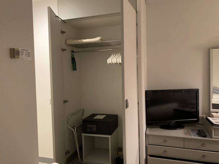 クローゼット全体(開いた状態)