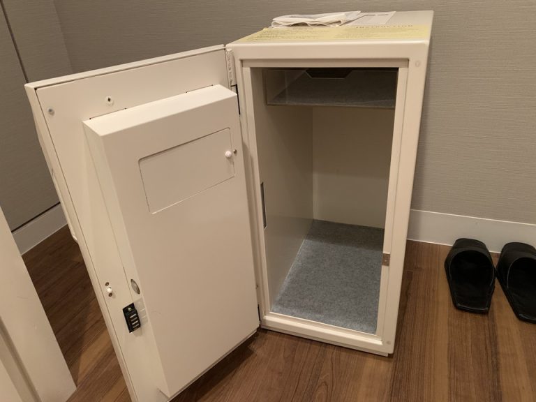 セーフティーボックス(開)