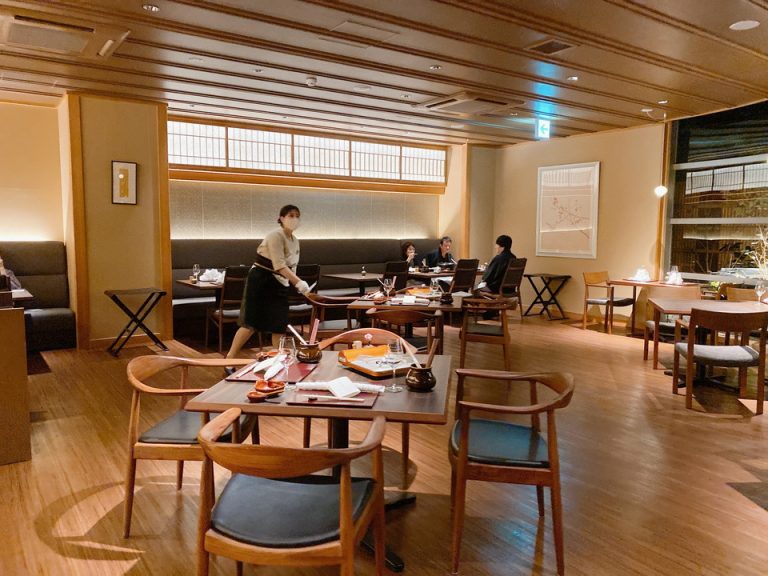 レストラン客席