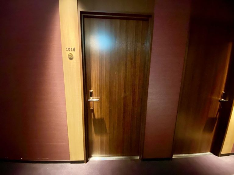 客室入口外観ドア