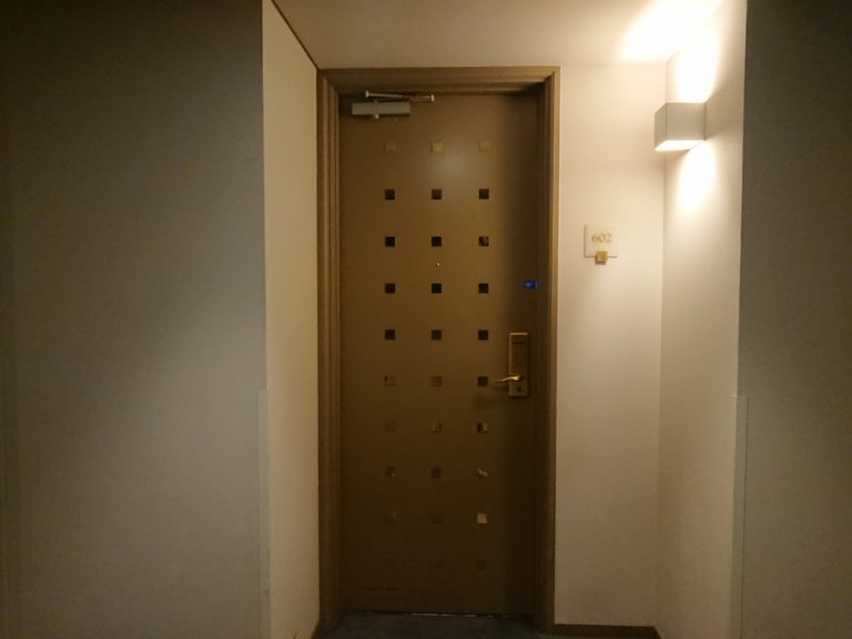 客室入口外観ドア