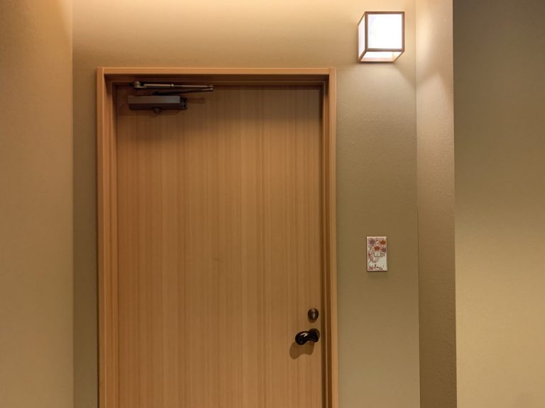 客室入口外観ドア