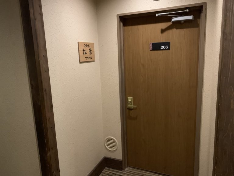 客室入口外観ドア