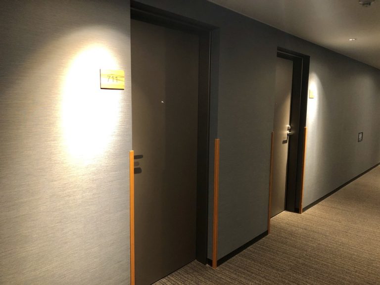 客室入口外観ドア