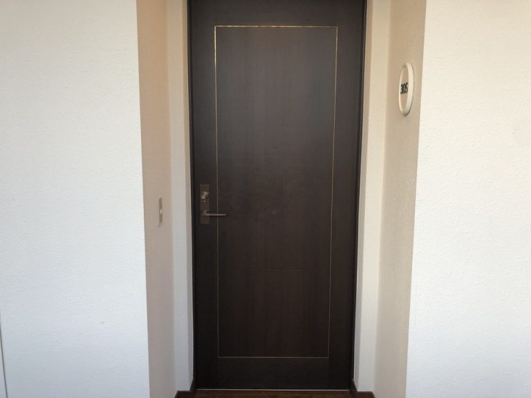 客室入口外観ドア