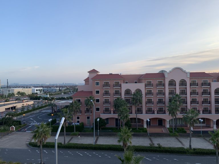 部屋からは別棟が見えました