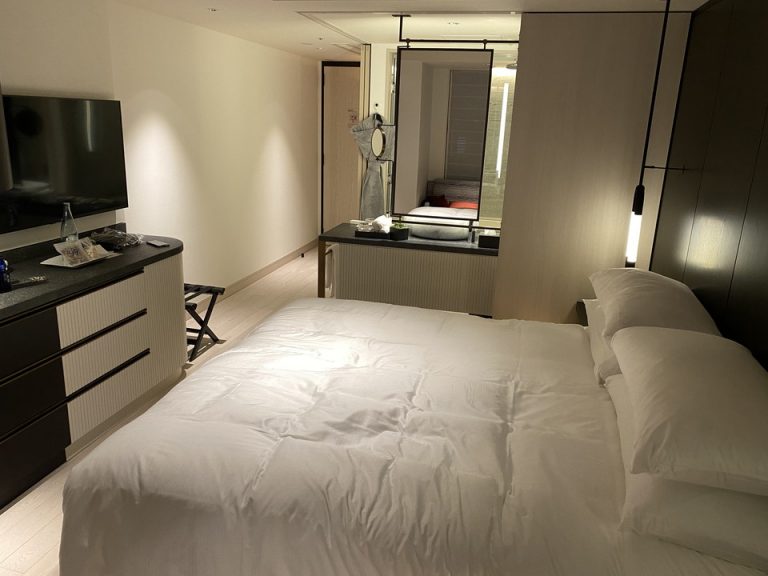 部屋全体(窓側から)