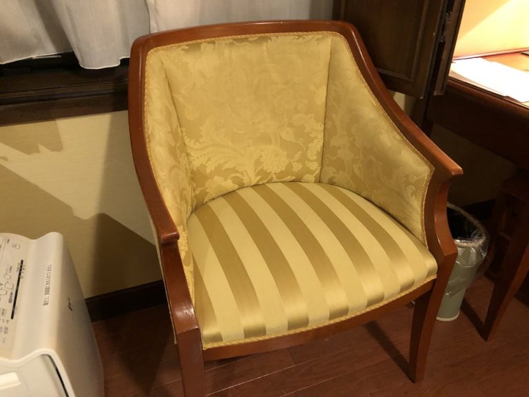 客室ソファ
