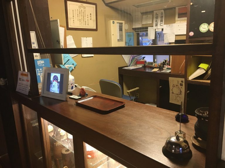 フロントカウンター