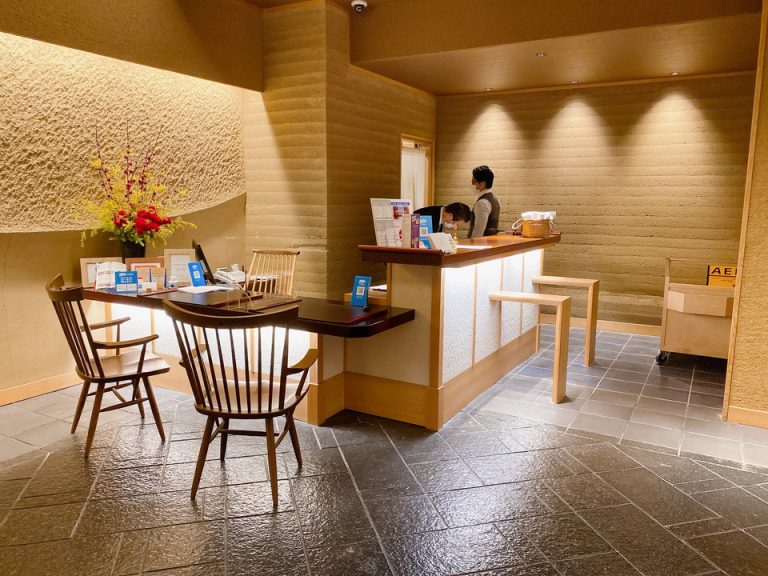 フロントカウンター