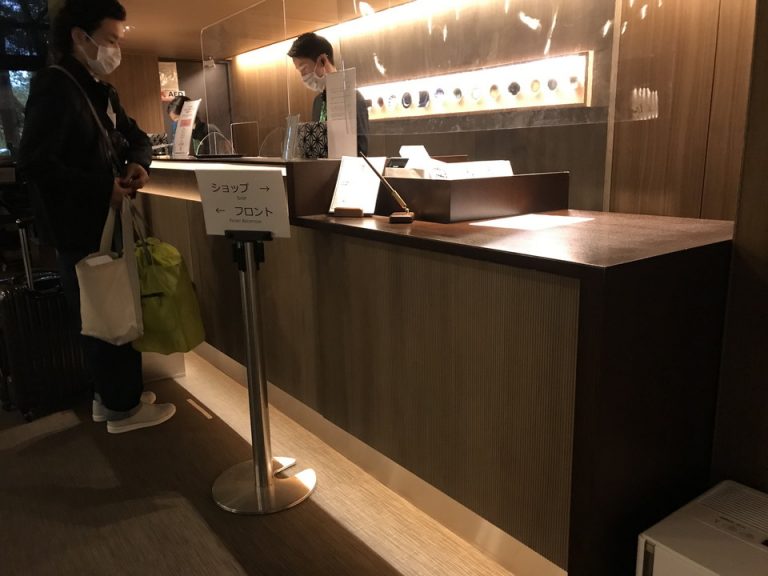 フロントカウンター