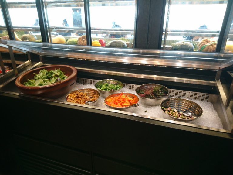 サラダコーナー