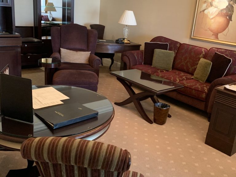 デスク、ソファー全体