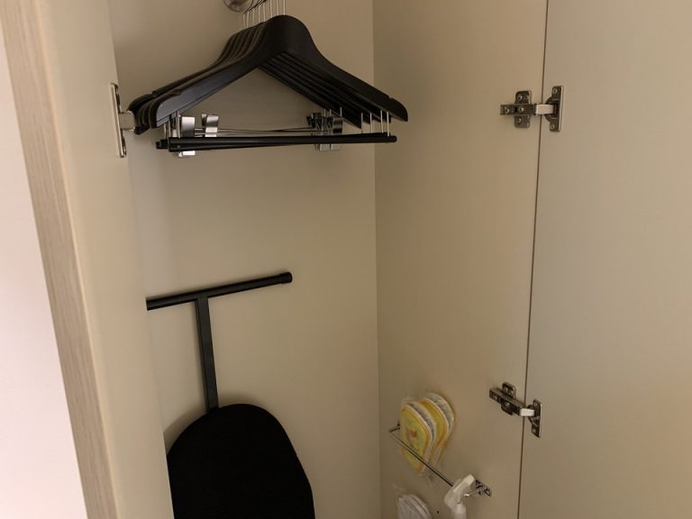 クローゼット外観(開けた状態)