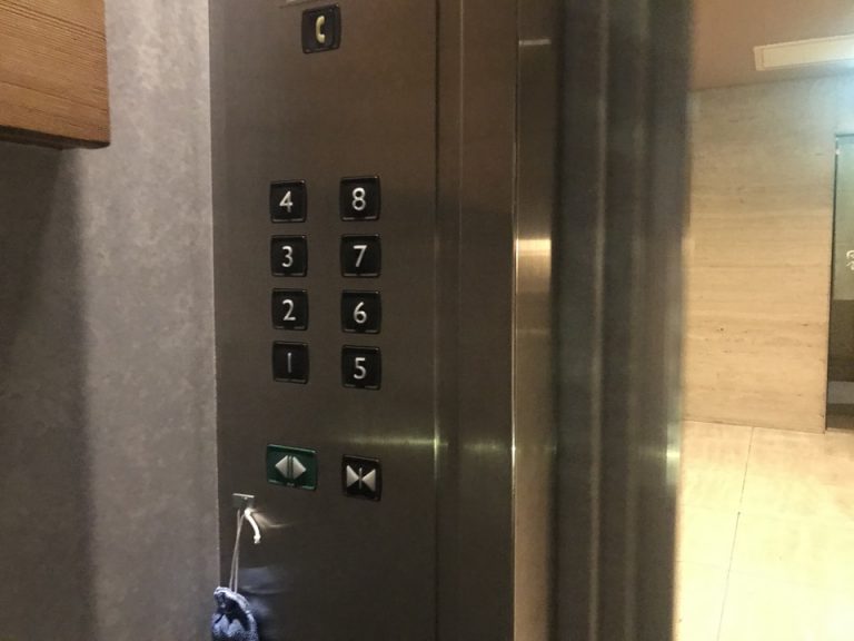 エレベーター ボタン