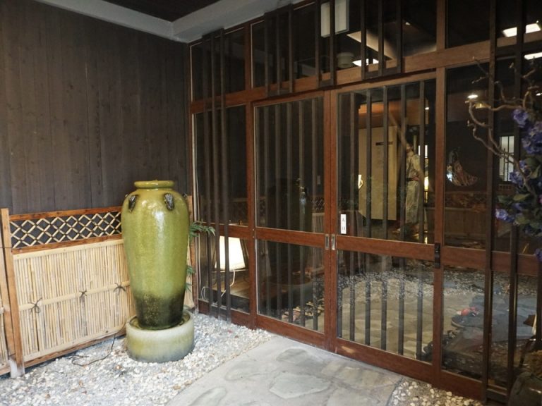 エントランス外観