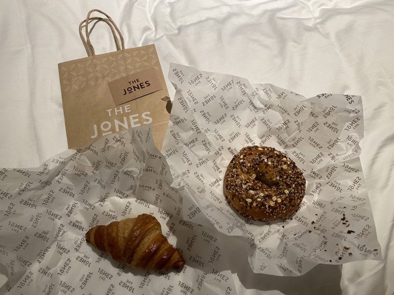 the jones cafeでテイクアウトしたパン2