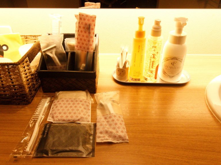 【アメニティー】和テイストの包装されたアメニティ